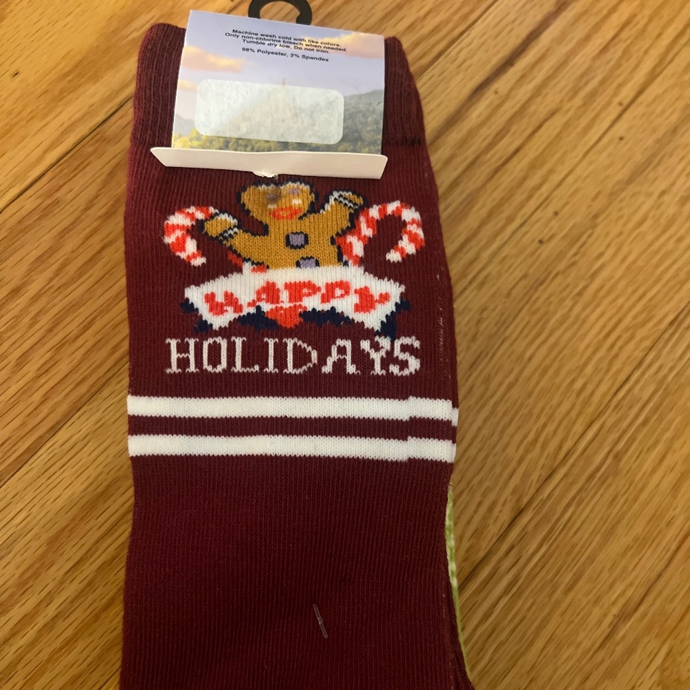happy holidays gingerbread 2 pair socks christmas